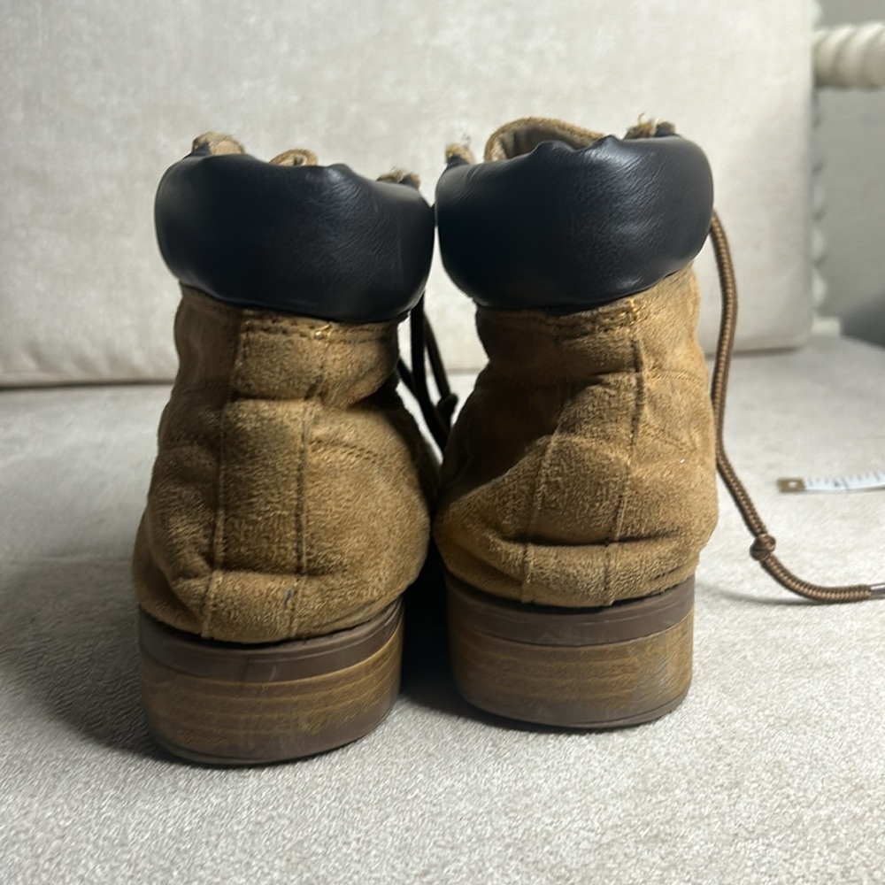 Boots - Picture 3 of 6
